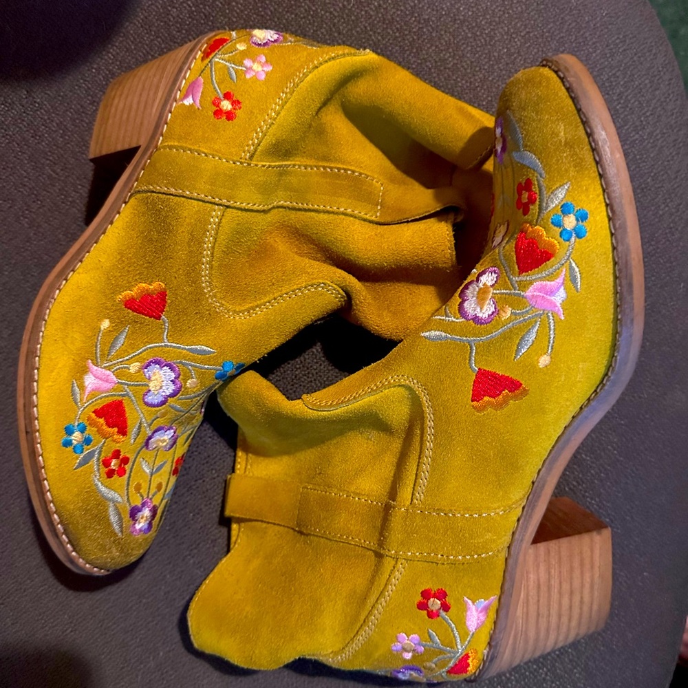Andre Assous yellow suede embroidered ankle boots, size 37